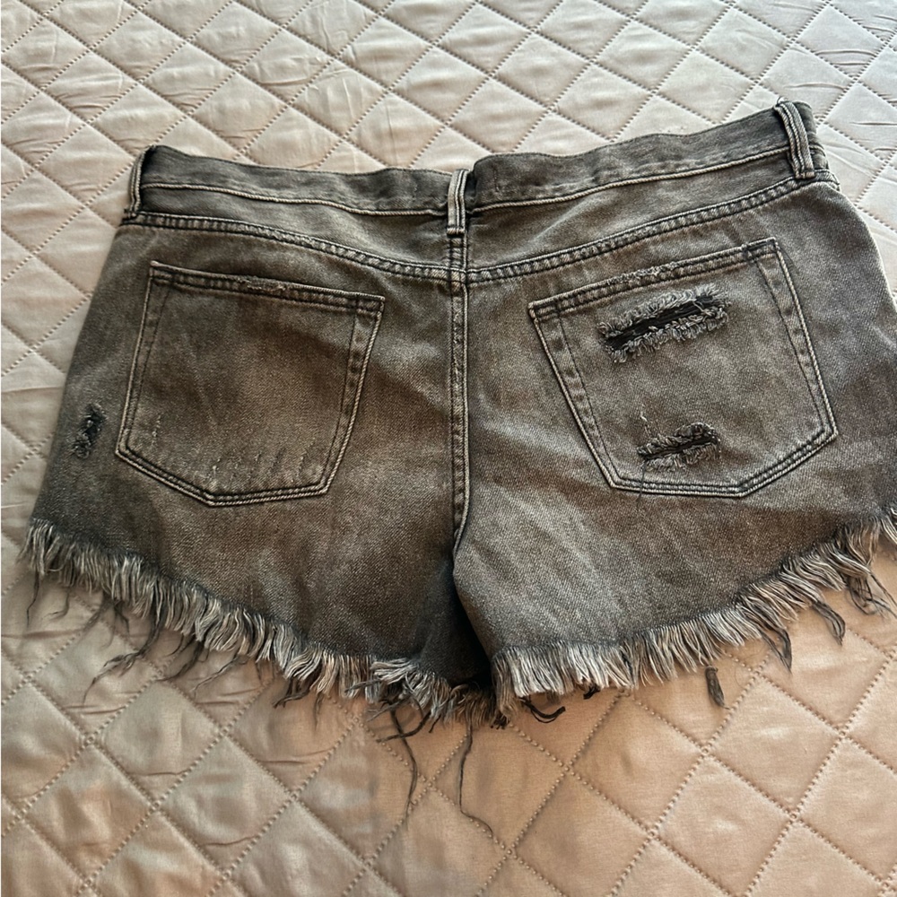 We The Free black distressed denim cutoff shorts size 31 - Picture 4 of 4